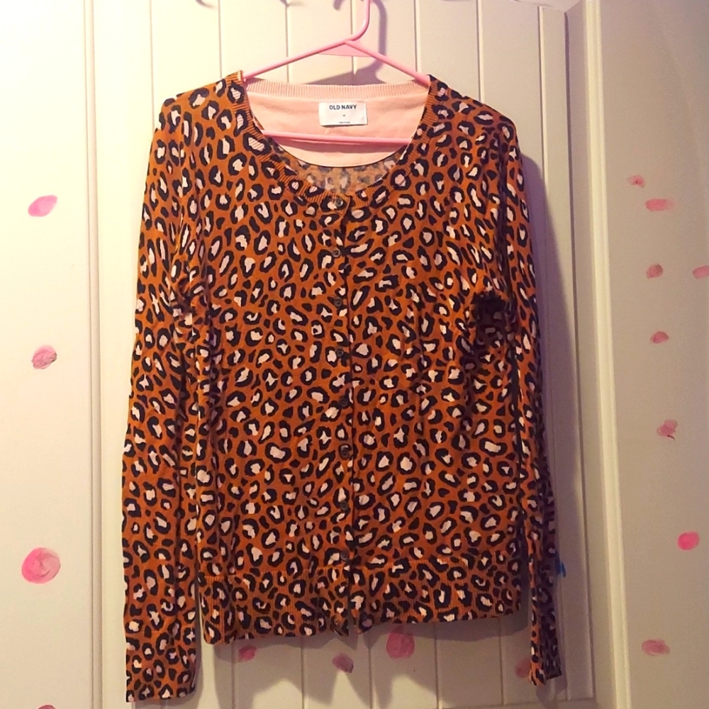 Cute lepord sweater